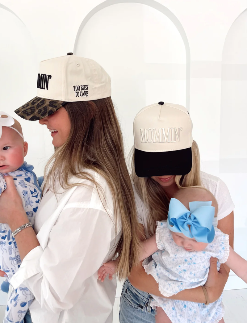 Mommin' - Black Vintage Trucker Hat