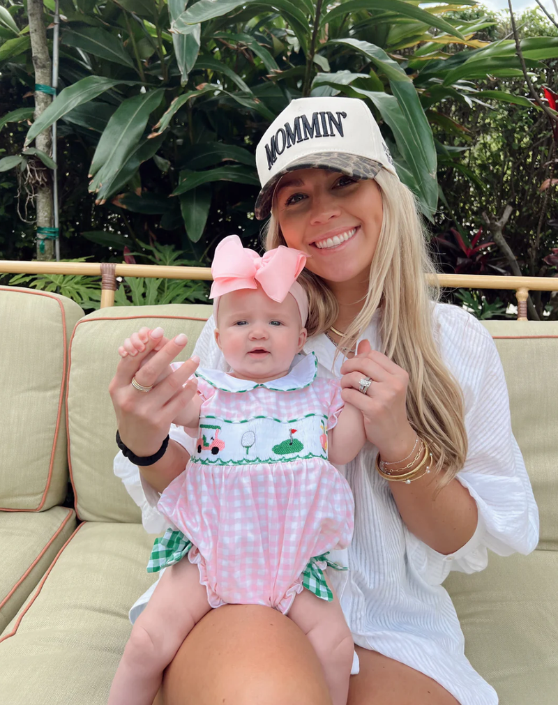 Mommin' - Black Vintage Trucker Hat