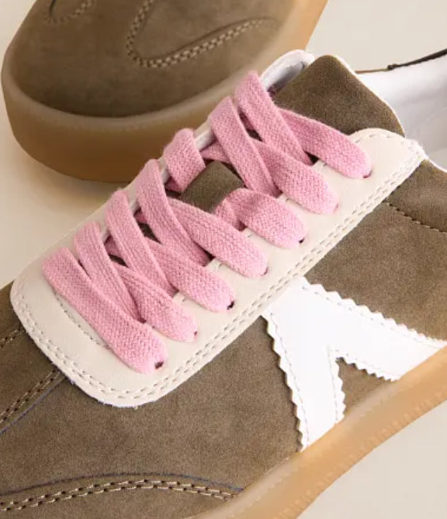 Axel Tennis Shoe
