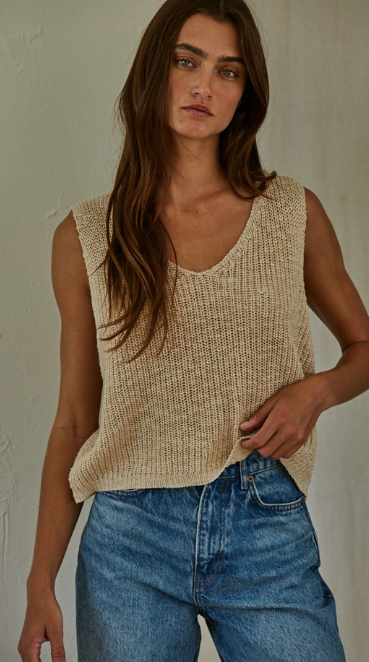 Allende Vest Top