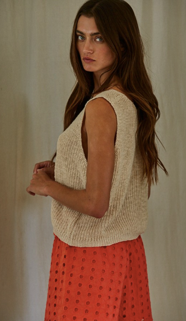 Allende Vest Top
